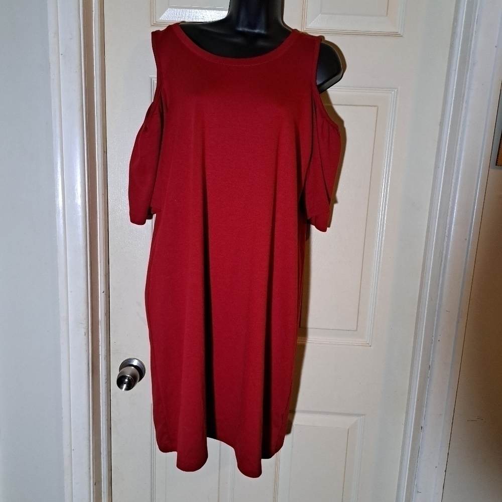 Signature cold shoulder dress size Large